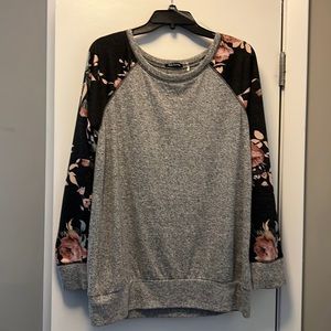 NWOT Pink Clover Floral Sweatshirt (L)